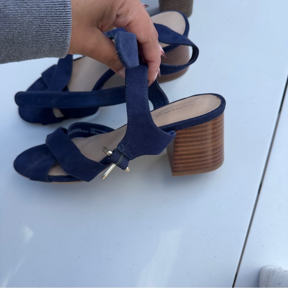 Sandals bundle - Picture 3 of 7